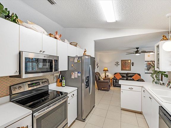5th image of 2501 SW Dawn Street