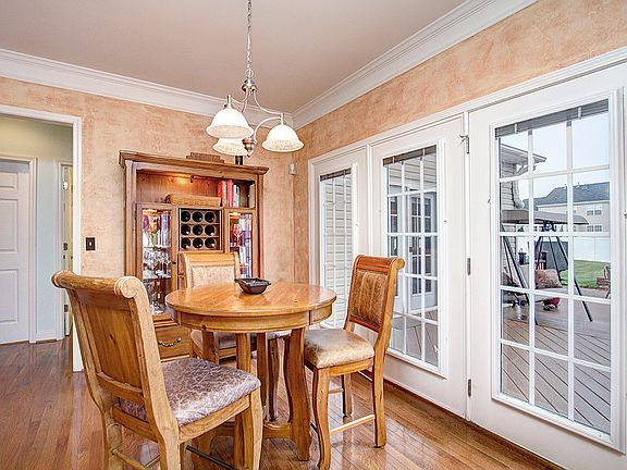 3rd image of 7495 Common Oak Dr