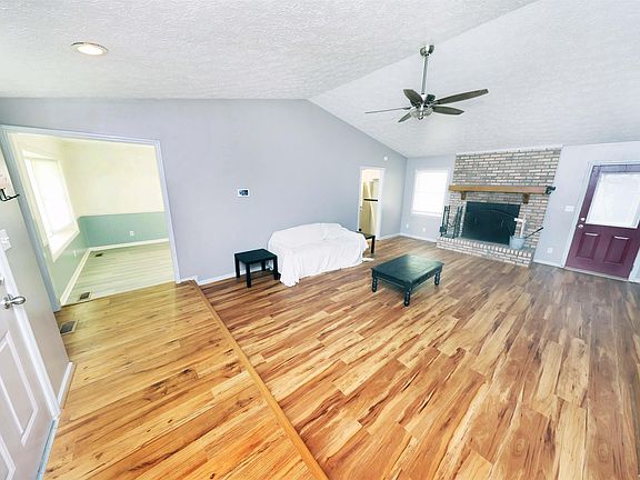 4th image of 1620 Mountain Oak Dr