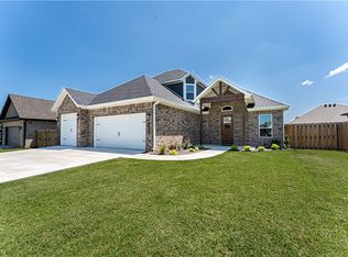 6203 S 59th St, Rogers, AR 72758