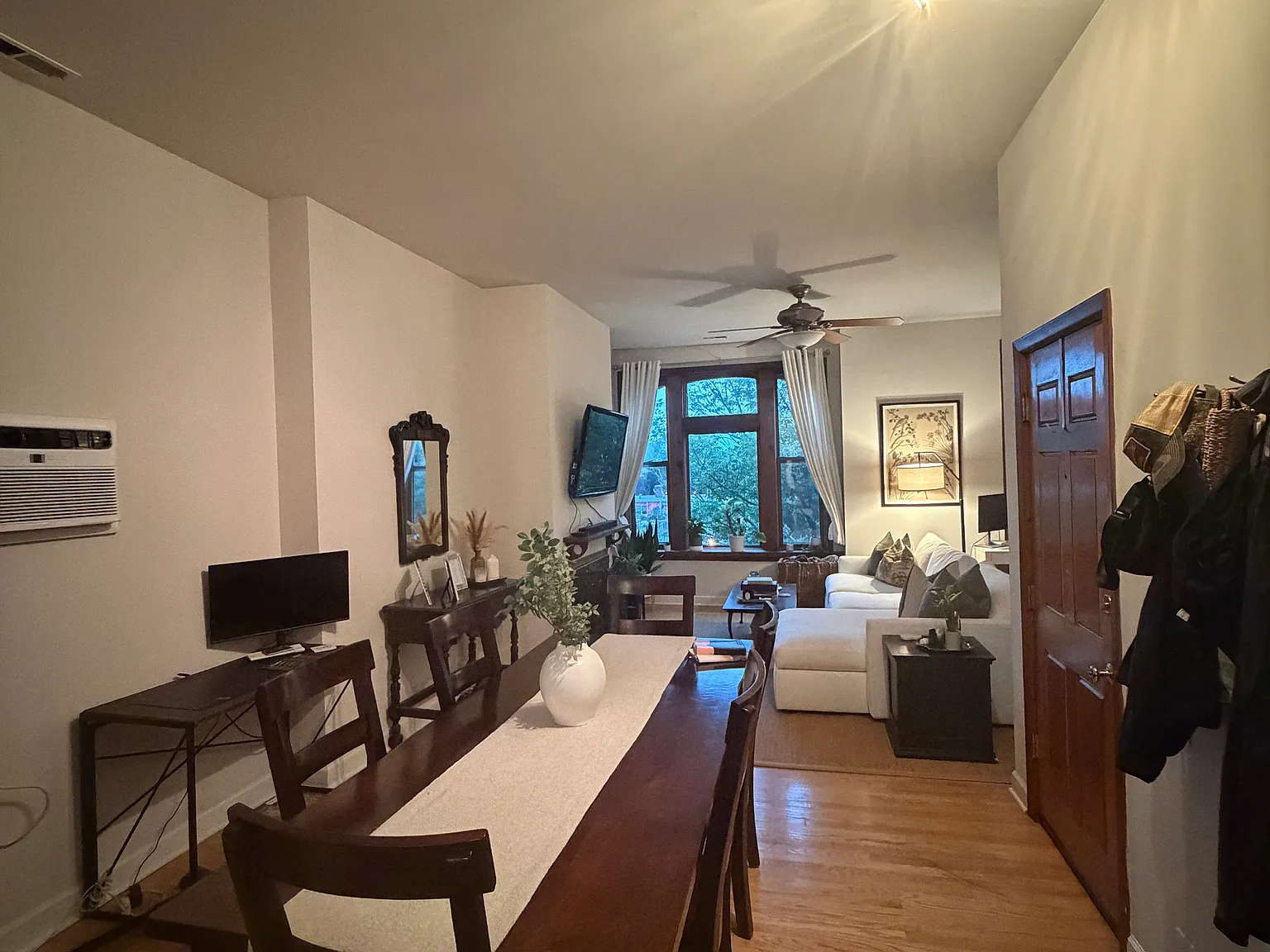 3831 N Southport Ave — Photo 4