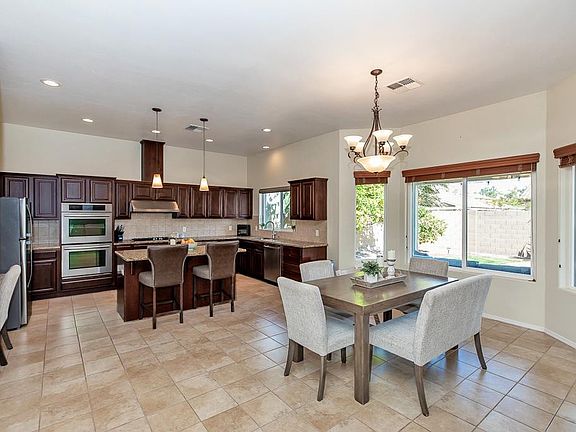 5th image of 3674 W 39th St