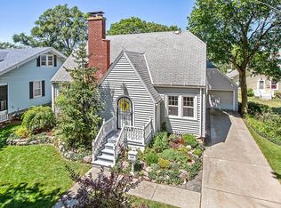 643 1st St, Crete, IL 60417