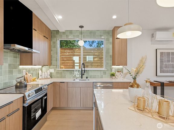 5th image of 11731 Durland Avenue NE