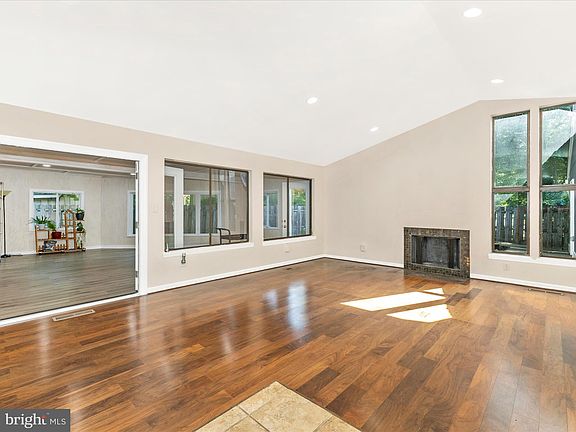 5th image of 19512 Desmet Pl