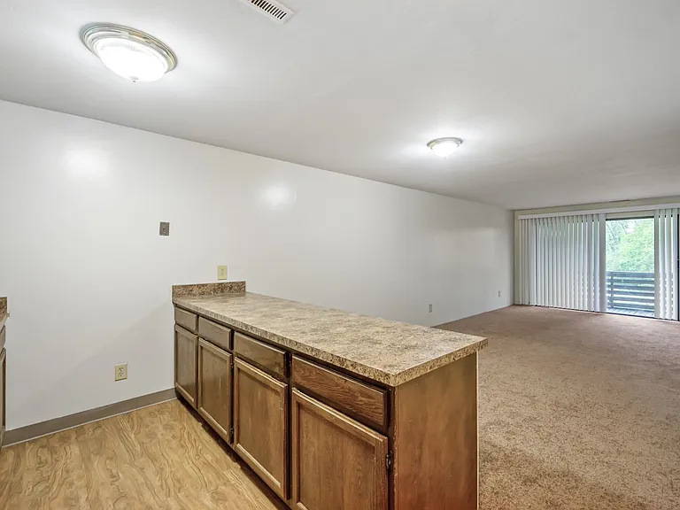 Greenwich Manor Apartments — Photo 47
