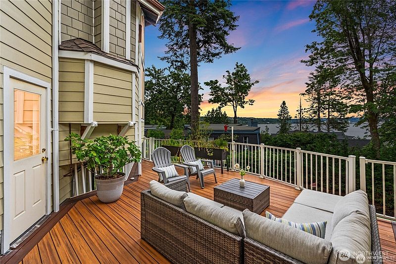 3rd image of 8526 E Mercer Way
