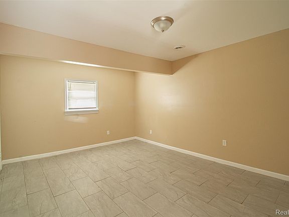 5th image of 14874 Dolphin St