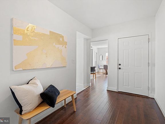 5th image of 1040 6th St NE #302