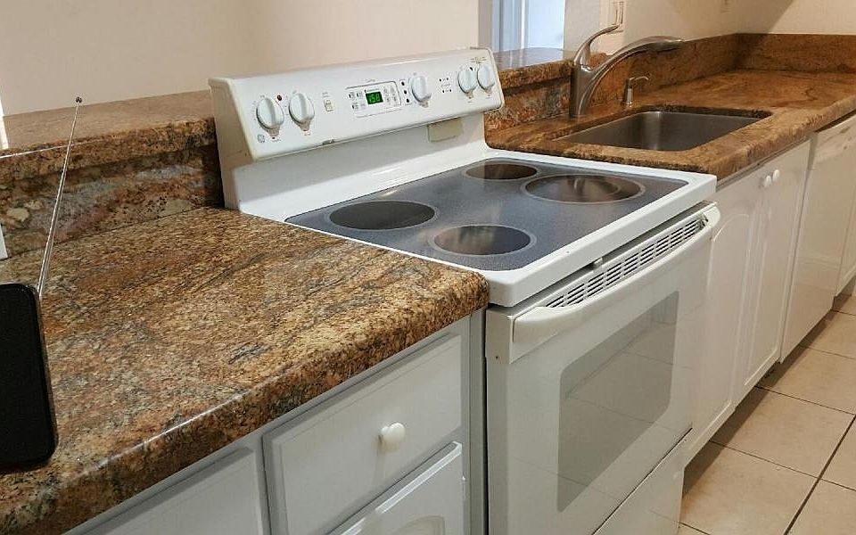 2nd image of 4521 Treehouse Ln APT 6A
