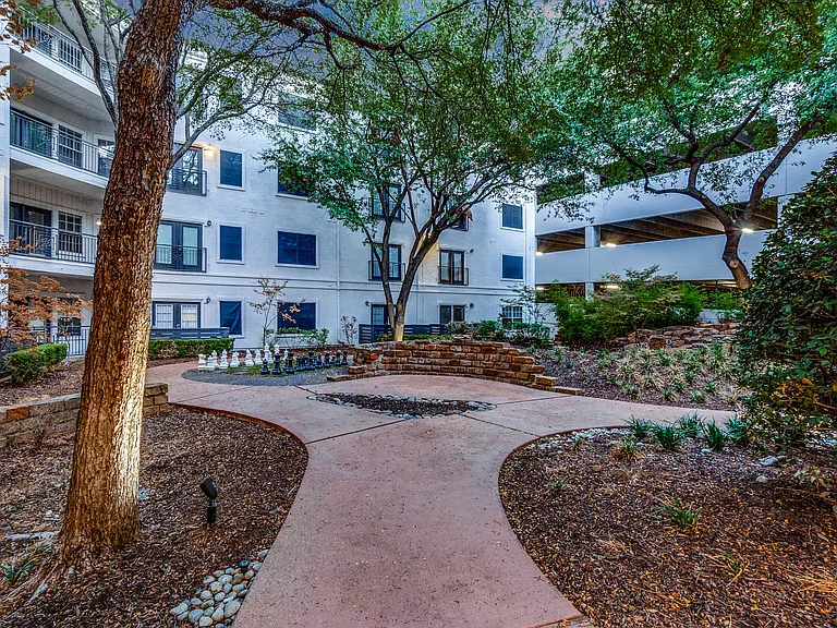 Daxton — Photo 37