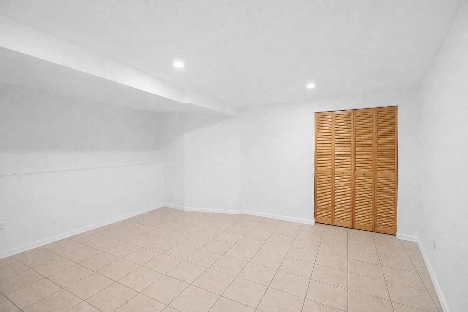 6 bed, $2,800 — Photo 3