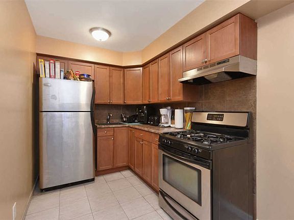 4th image of 120-30 Cove Ct Unit 80B