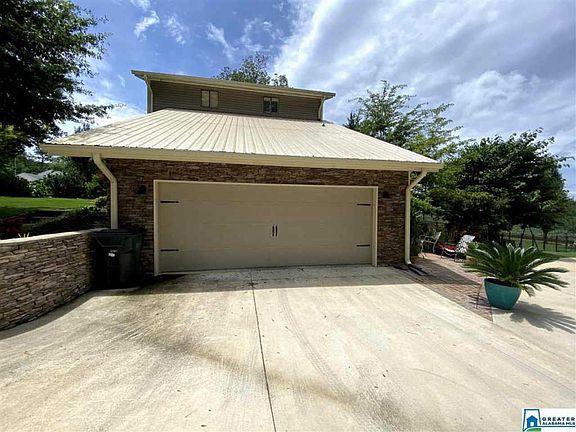 3rd image of 111 Mountain Dr