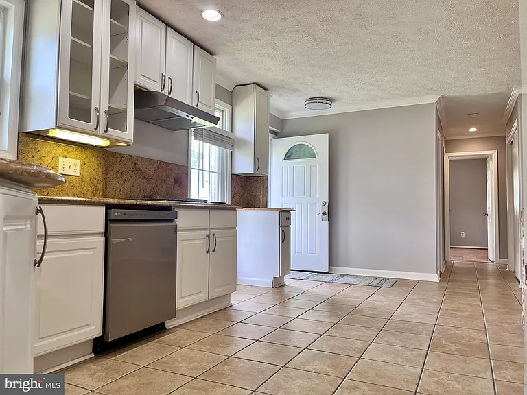 5350 Ravensworth Rd — Photo 23