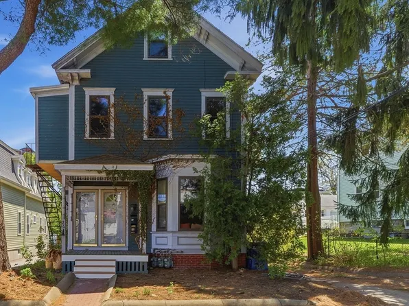 26 Hamlet St #1, Somerville, MA 02143