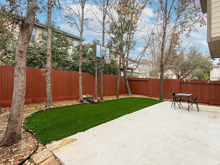 1227 Cresswell Cv — Photo 3