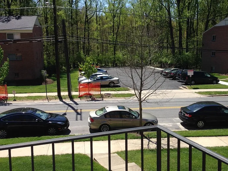 10620 Weymouth St #101 — Photo 40