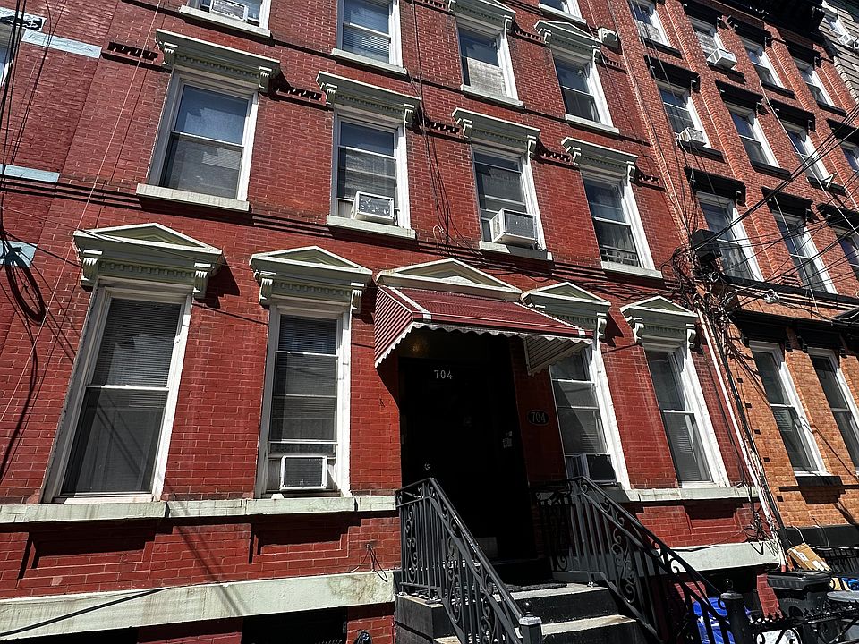 1st image of 704 Willow Ave APT 2L