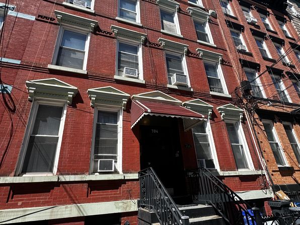 704 Willow Ave APT 2L