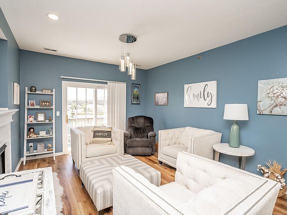 4th image of 1606 NW Prairie Lakes Dr APT 4