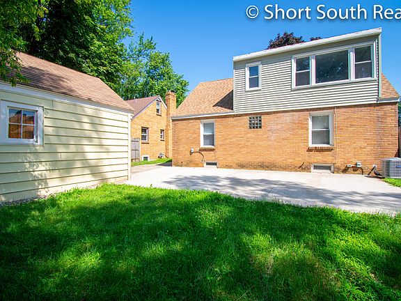 3rd image of 304 Eola St SE