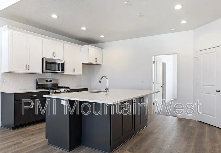1836 W Red Twilight Ln — Photo 12
