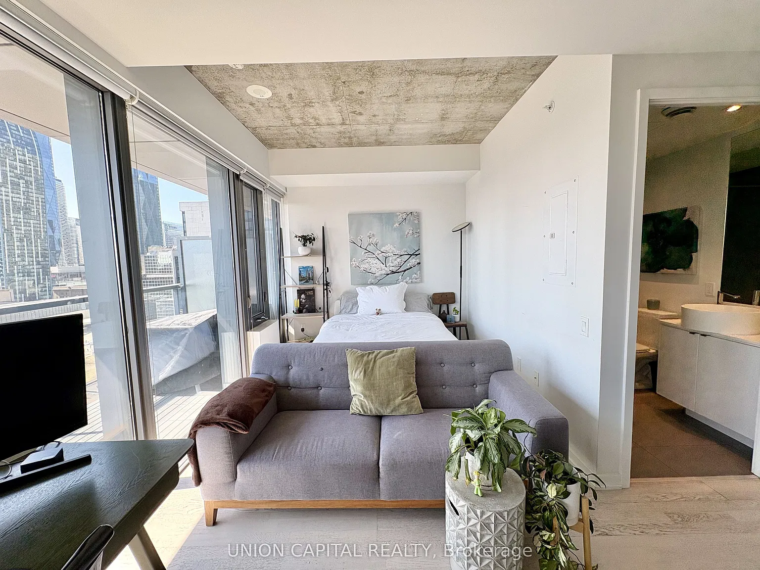 Studio, $2,600 — Photo 3