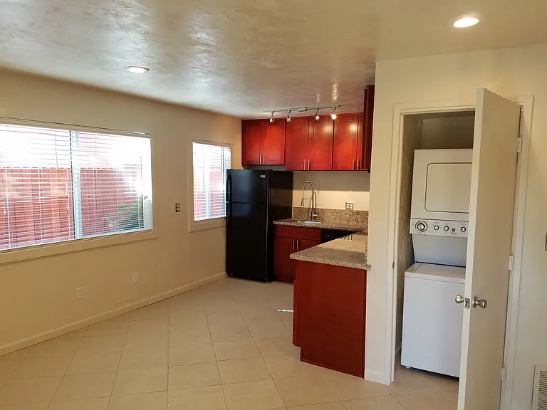 1716 H St #7 — Photo 2