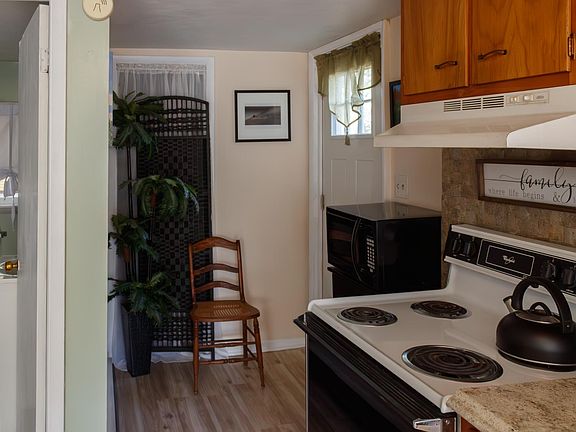 5th image of 21 Hannum St #1/2