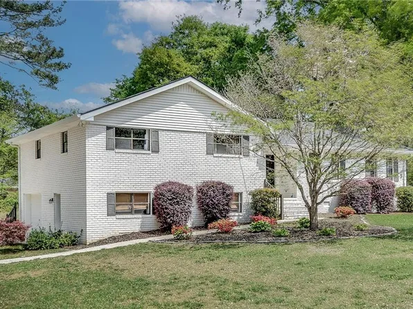 151 Suburban Dr NE, Kennesaw, GA 30144