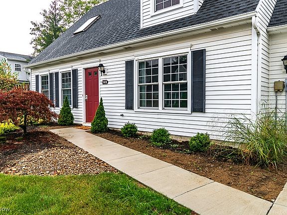 2nd image of 948 E Kensington Ln