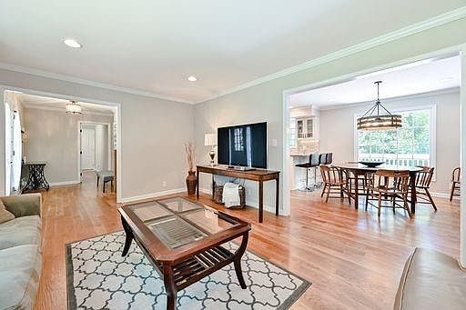 5th image of 260 Post House Ct SE