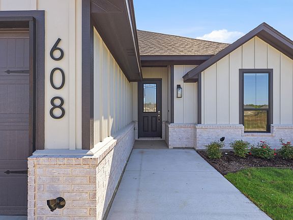 2nd image of 608 Violet Dr