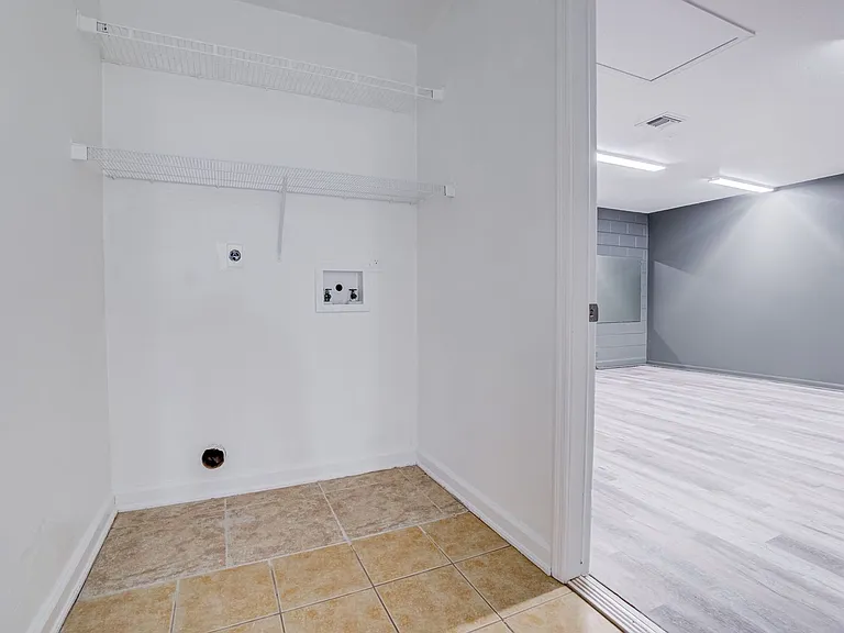 942 Whisler Ct — Photo 32