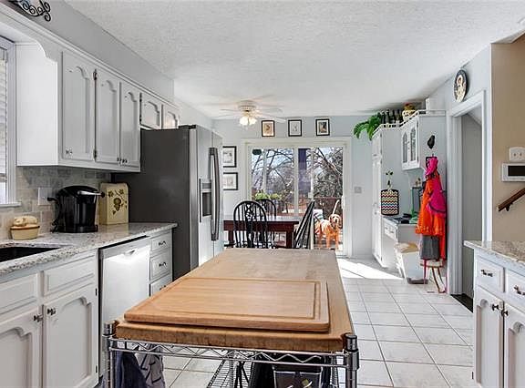 4th image of 8205 N Oregon Dr
