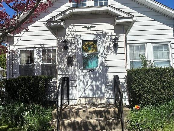 4th image of 245 Morse Ave