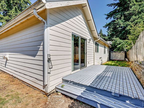 5th image of 1373 NE Gilmax Ln