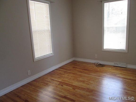 3rd image of 1669 Dudley Ave