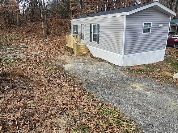 4th image of 402 Southeast St #72