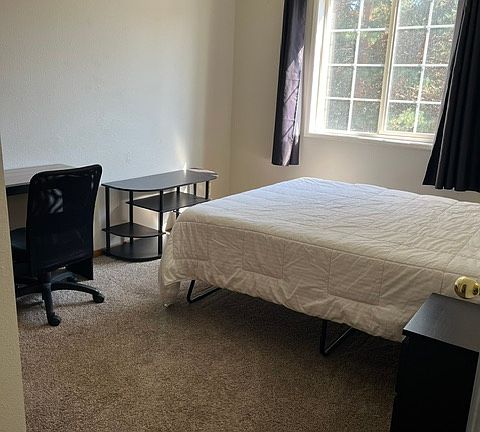 2nd image of 4065 SE Vernie Ct