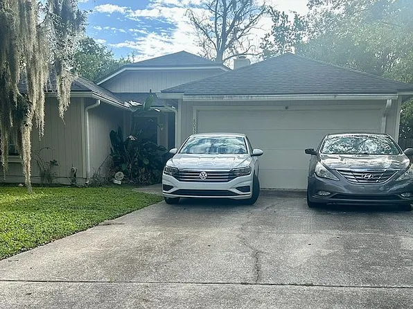 8032 Honeysuckle Ln, Jacksonville, FL 32244