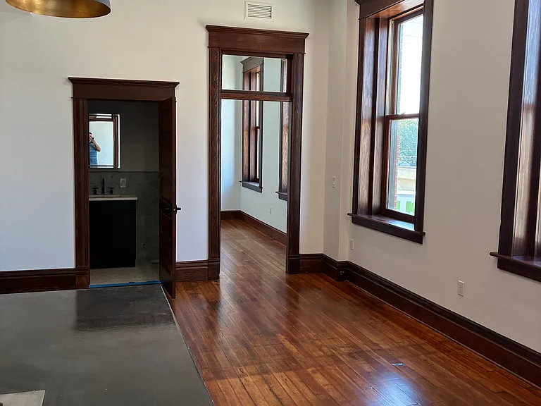 502 Commercial St — Photo 12
