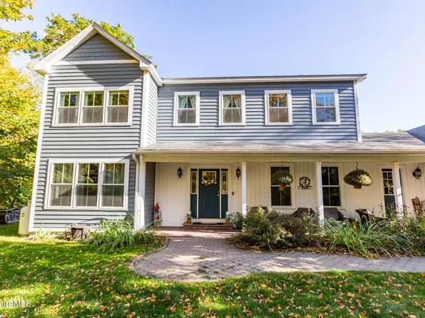 36 Mountain Pond Ln, New Ashford, MA 01237