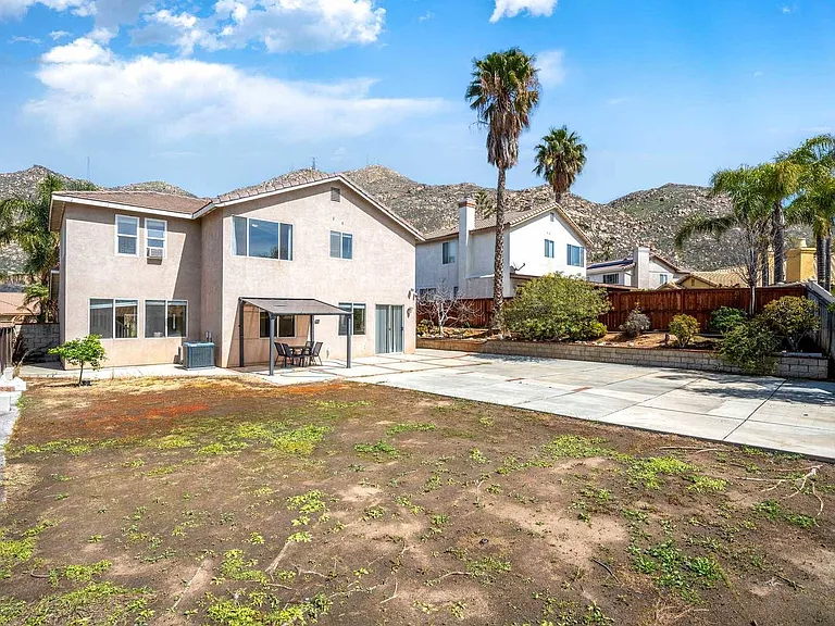 21585 Del Amo St — Photo 40