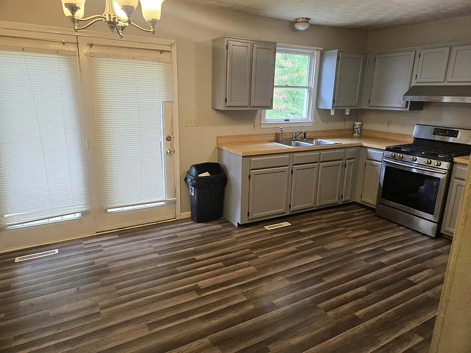 25 Dogwood Ln