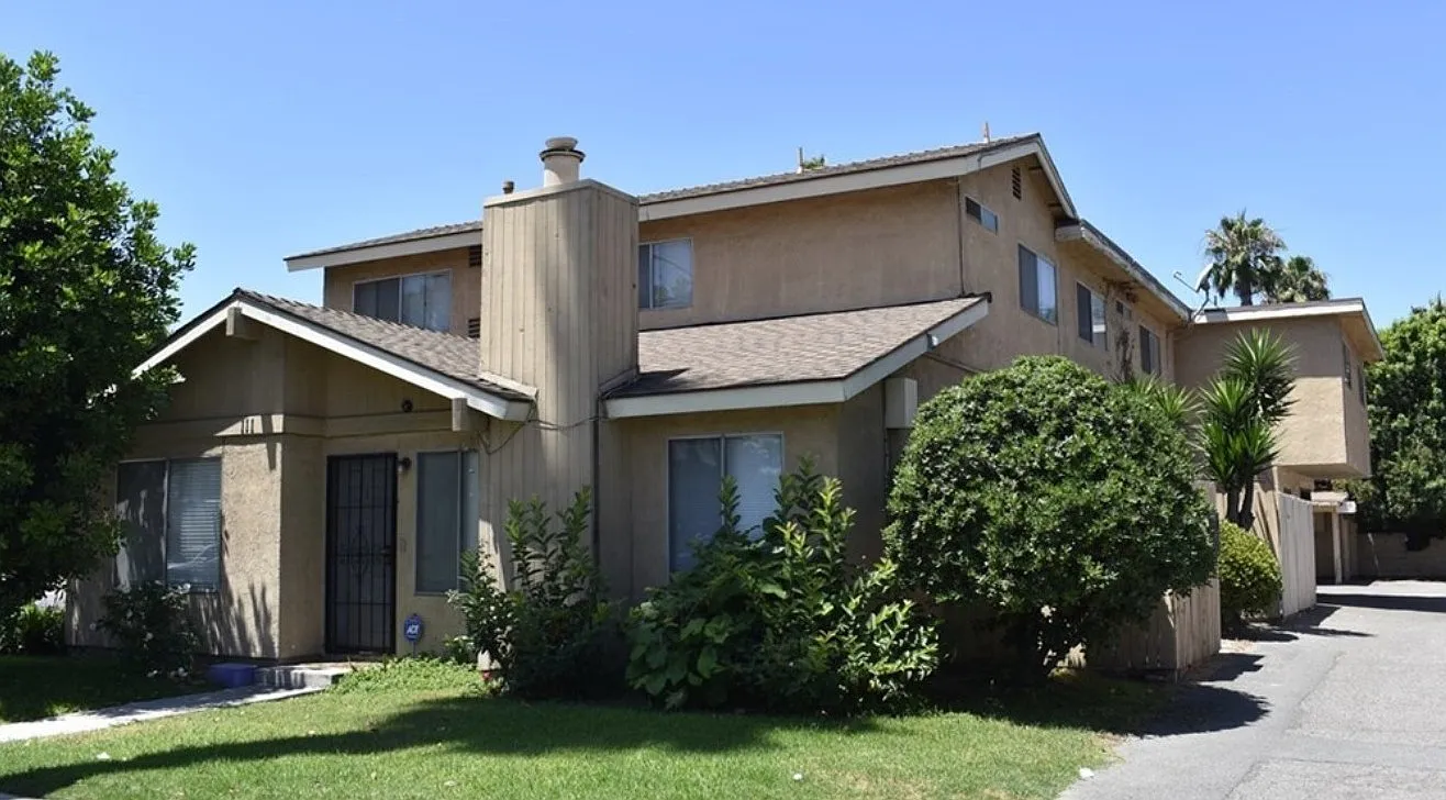 3 bed, 1200 sqft, $3,600 — Photo 1