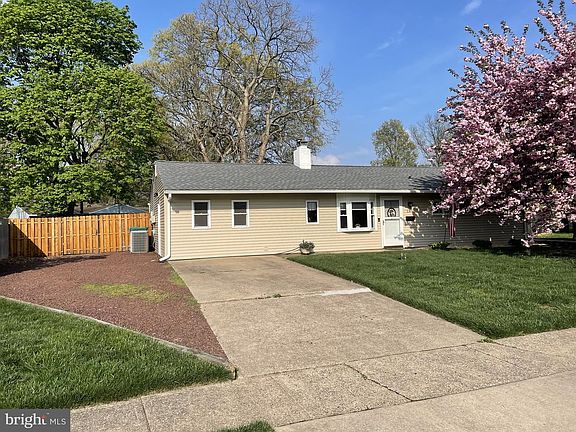 2nd image of 16 Orchid Ln