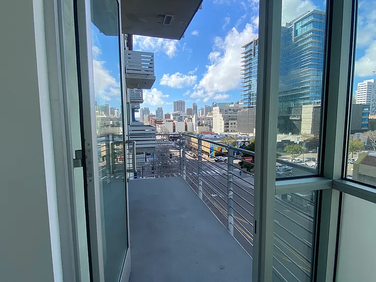 527 10th Ave #507 — Photo 7