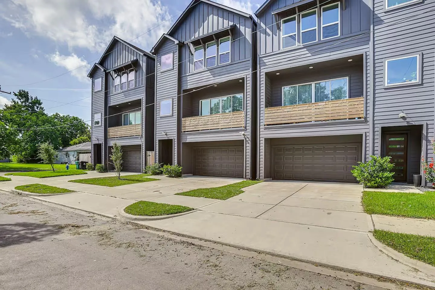 3 bed, 3.5 bath, 2098 sqft, $2,600 — Photo 2